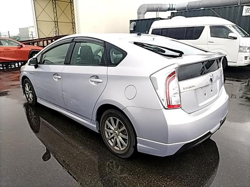 2013 Toyota Prius thumbnail