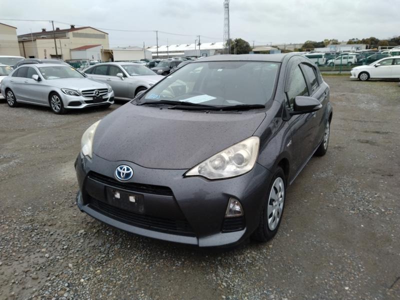 2013 Toyota Aqua thumbnail