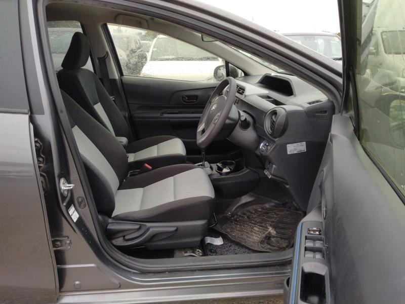 2013 Toyota Aqua thumbnail