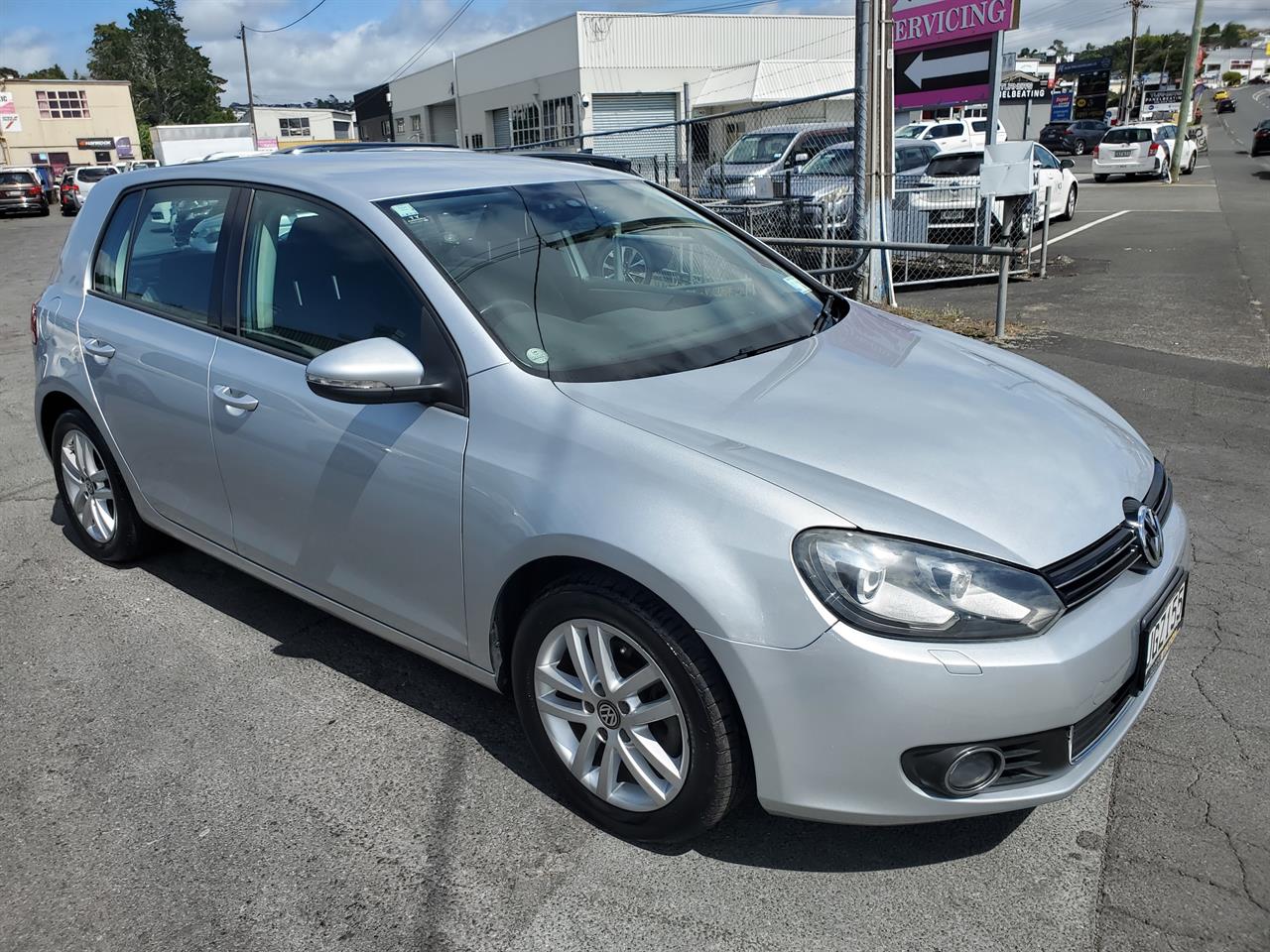 2012 Volkswagen Golf thumbnail