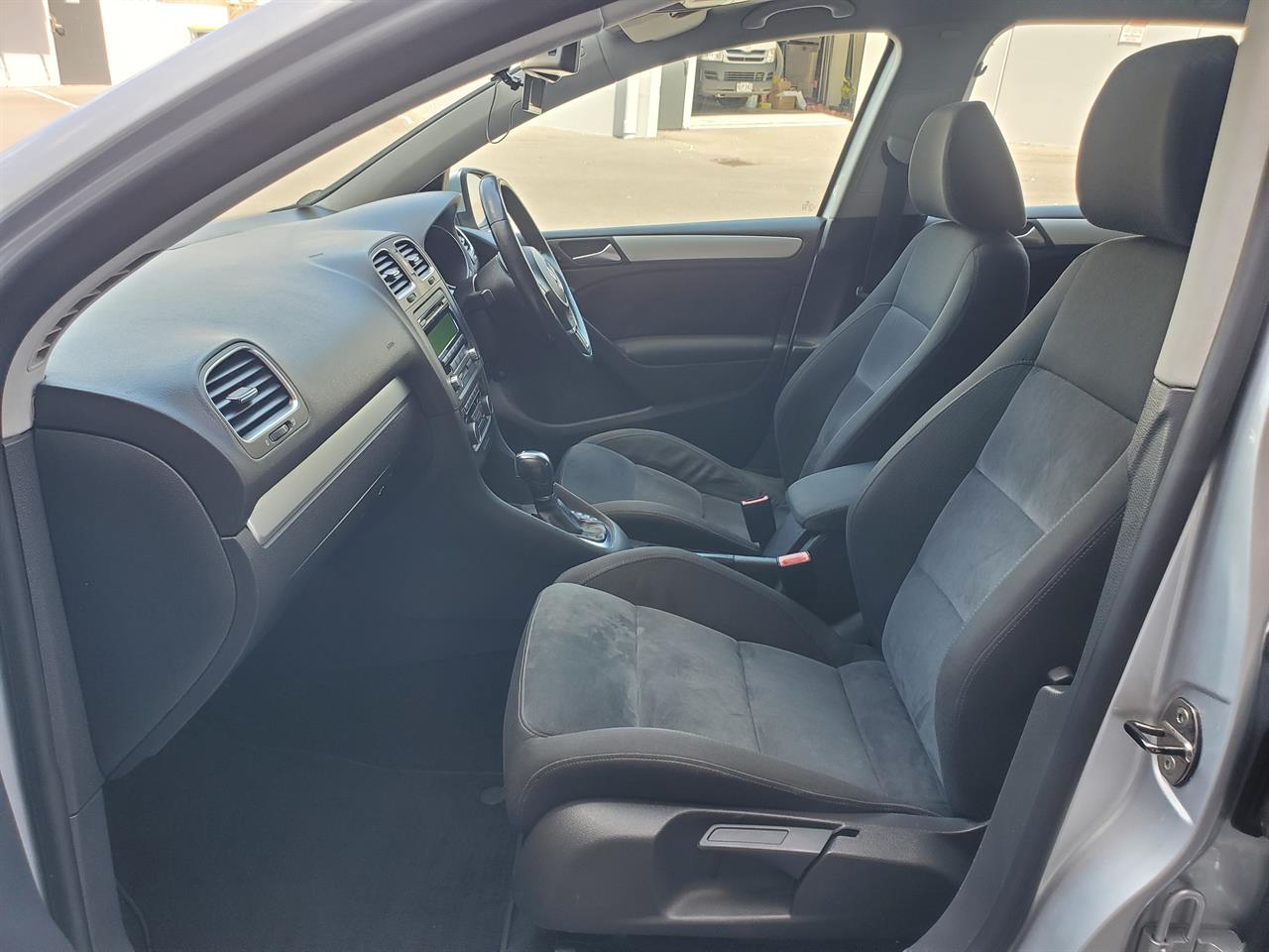 2012 Volkswagen Golf thumbnail