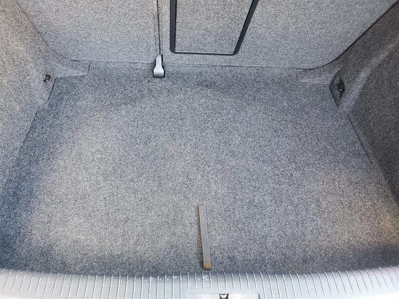 2012 Volkswagen Golf thumbnail