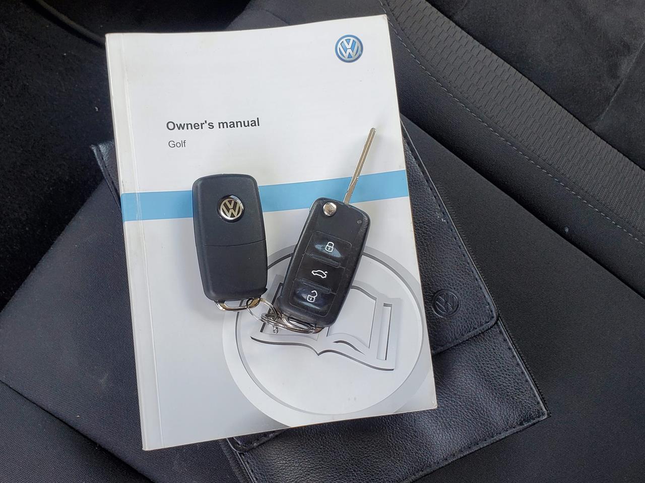 2012 Volkswagen Golf thumbnail