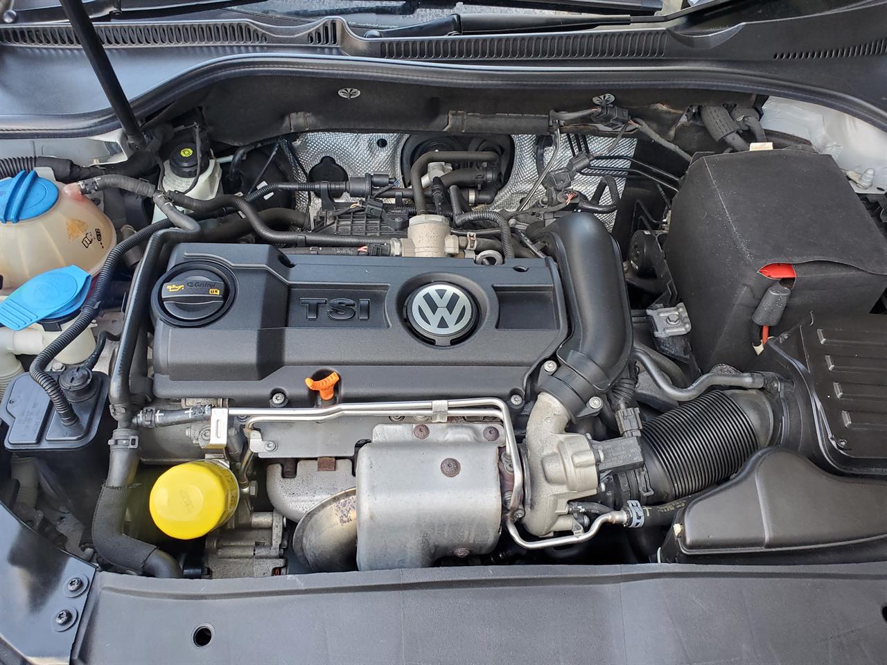 2012 Volkswagen Golf thumbnail