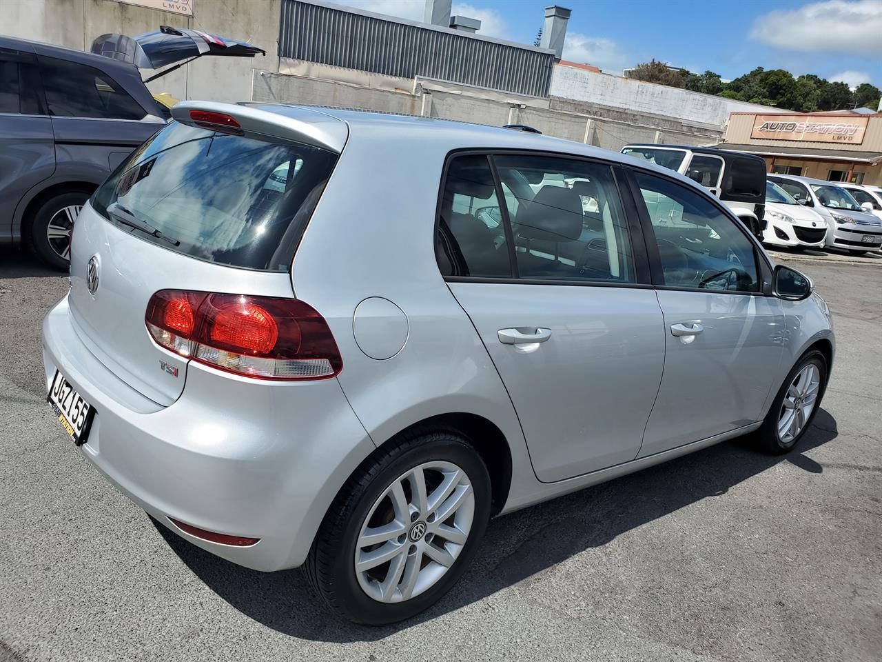 2012 Volkswagen Golf thumbnail