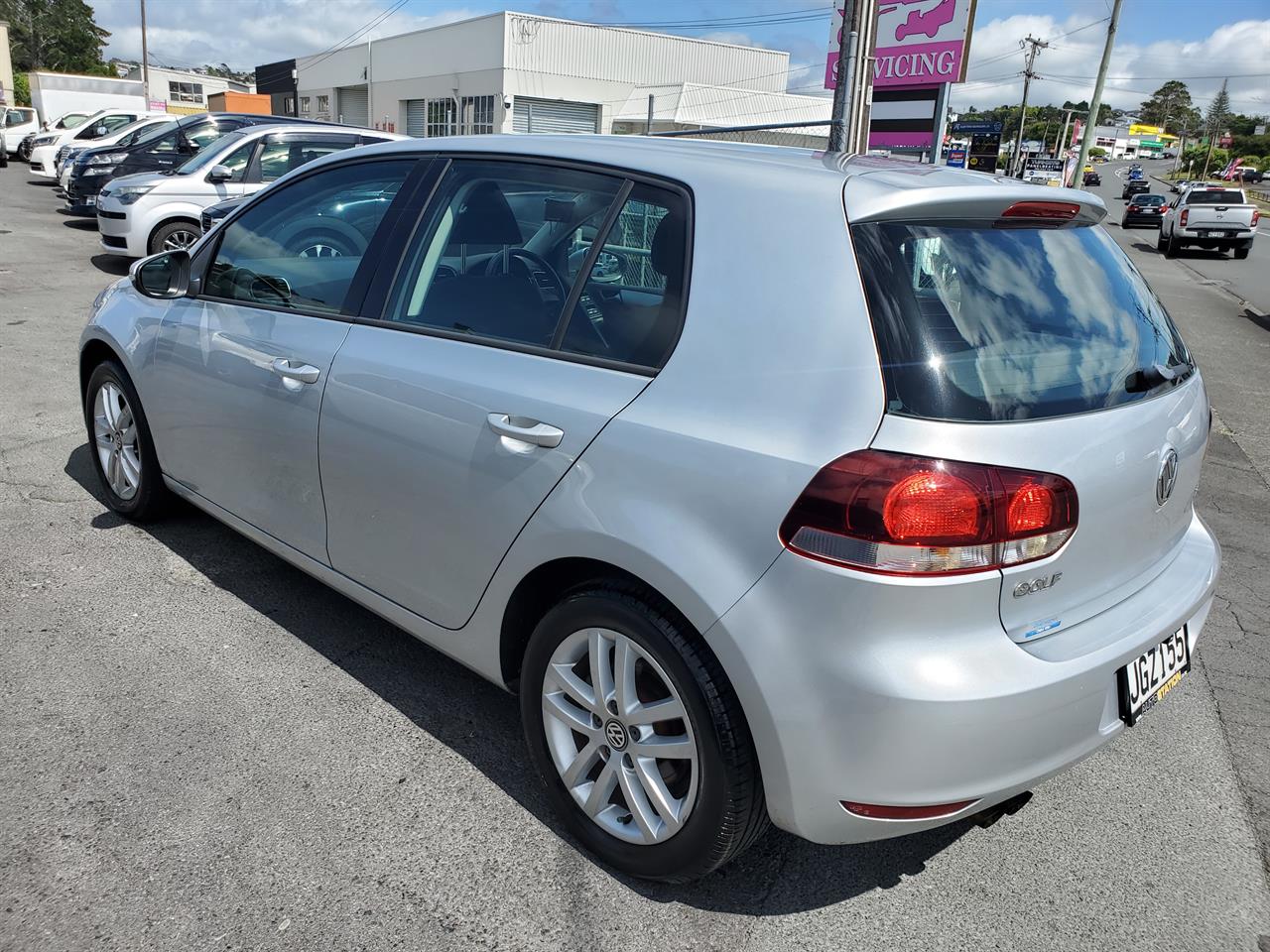 2012 Volkswagen Golf thumbnail