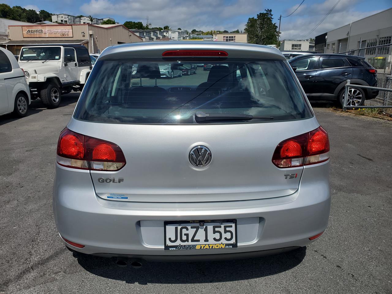 2012 Volkswagen Golf thumbnail