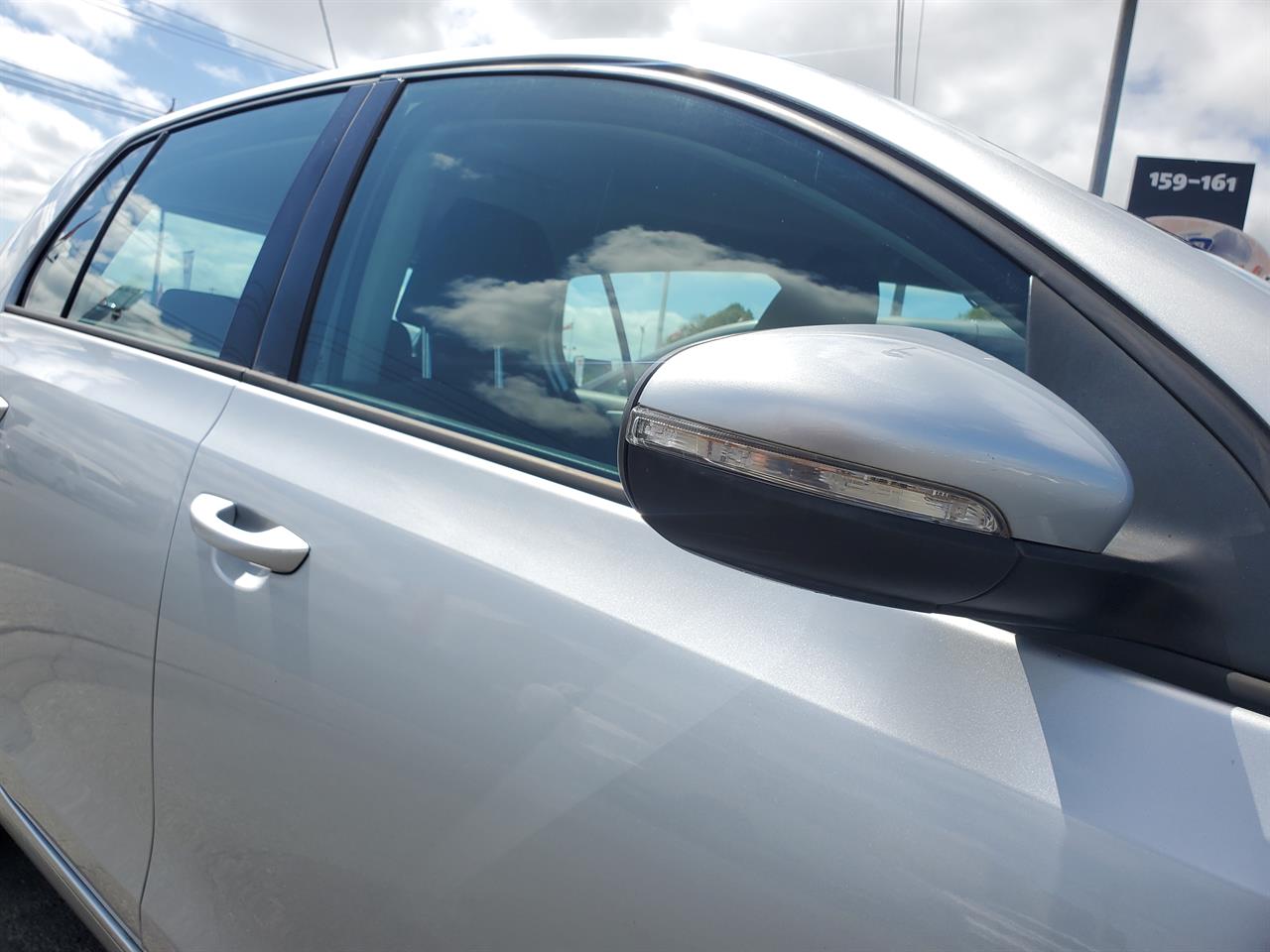2012 Volkswagen Golf thumbnail