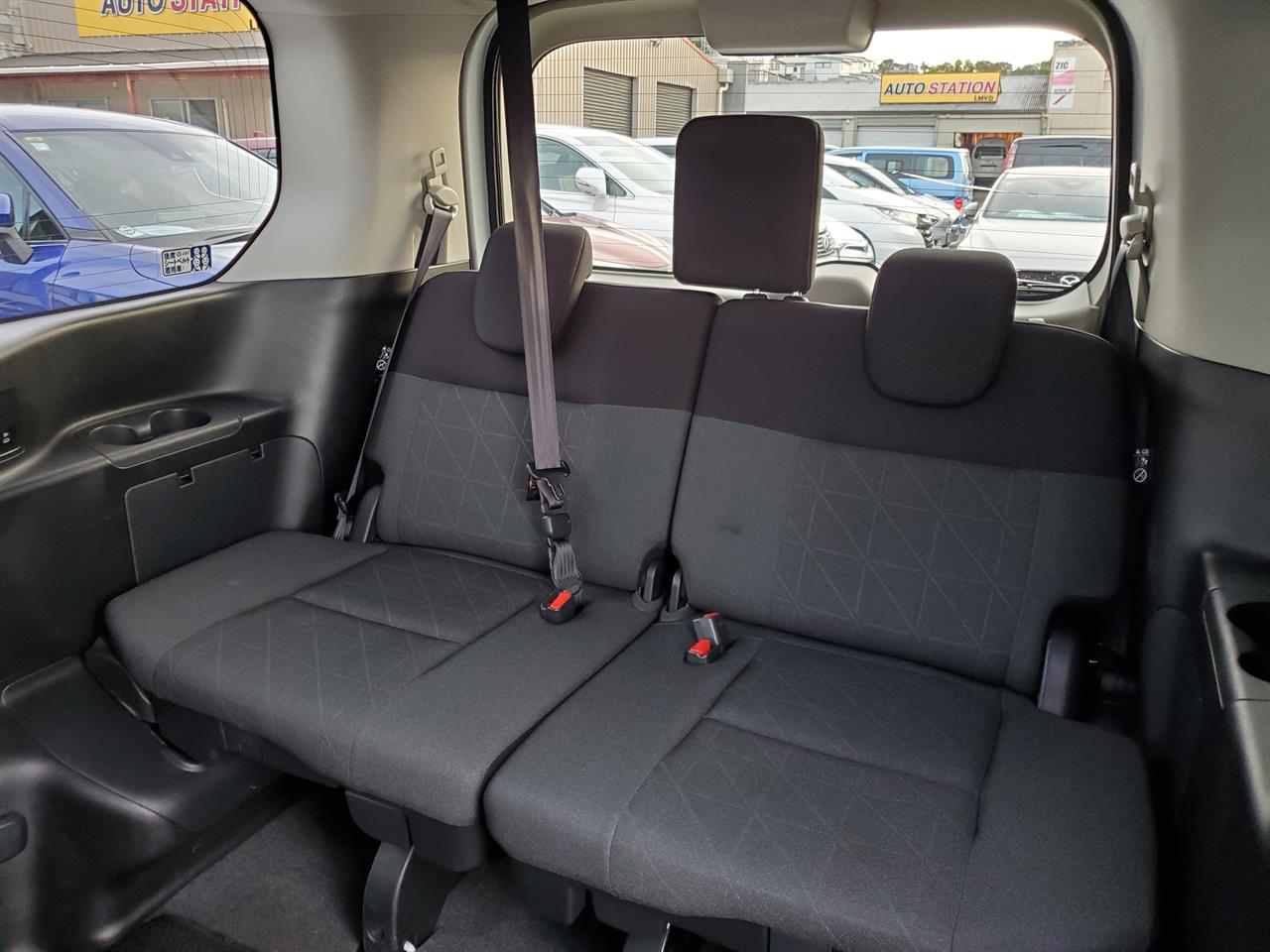 2023 Nissan Serena thumbnail