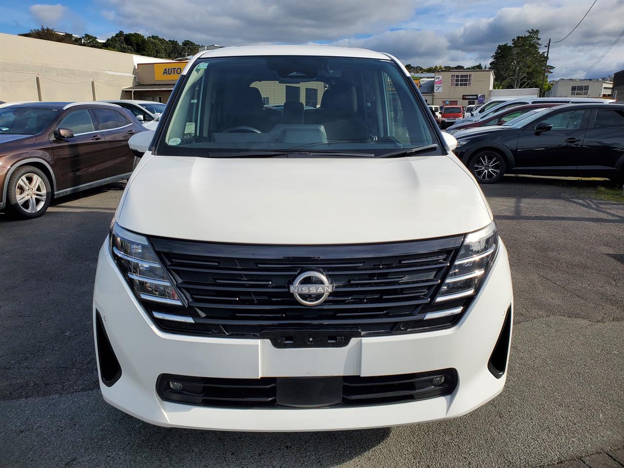 2023 Nissan Serena thumbnail