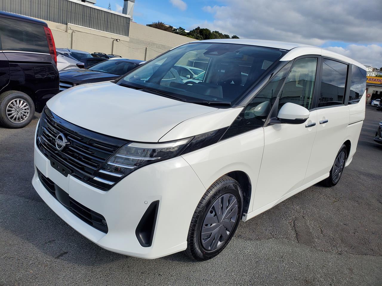 2023 Nissan Serena thumbnail
