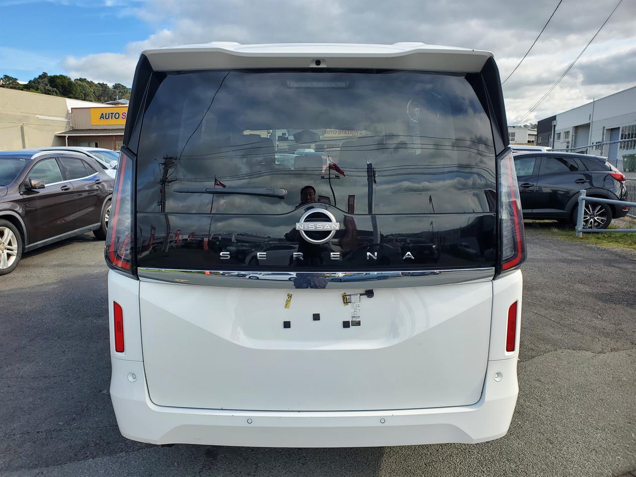 2023 Nissan Serena thumbnail