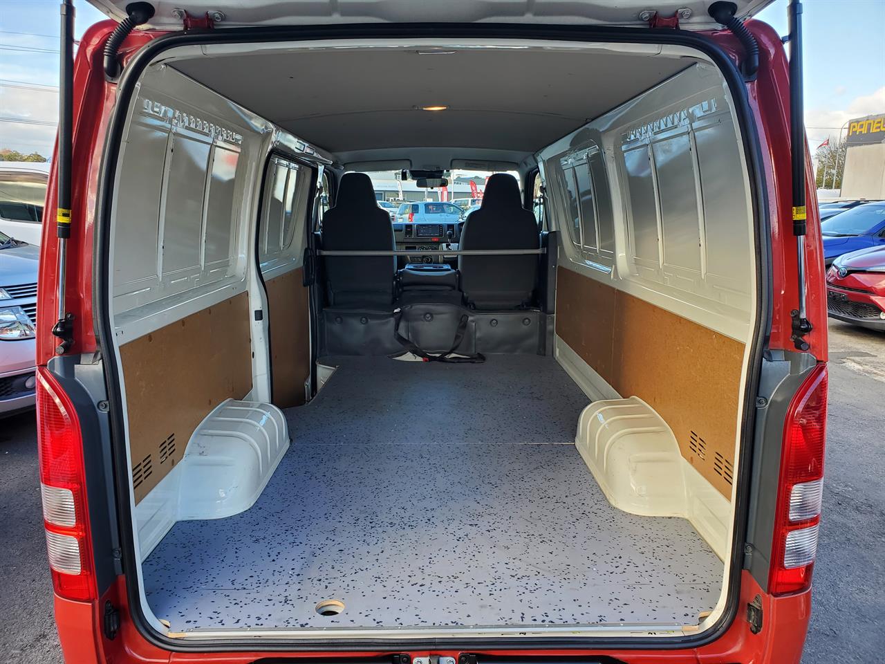 2020 Toyota Hiace thumbnail