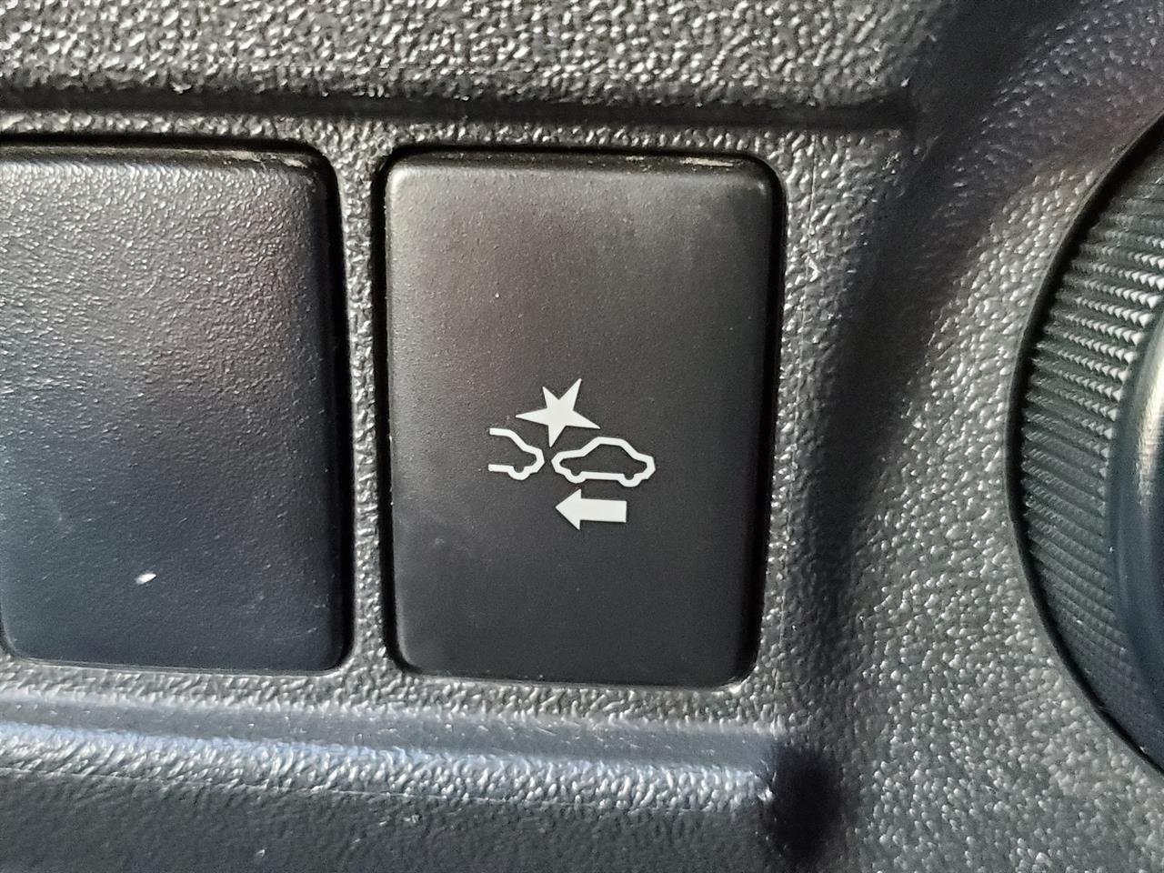 2020 Toyota Hiace thumbnail