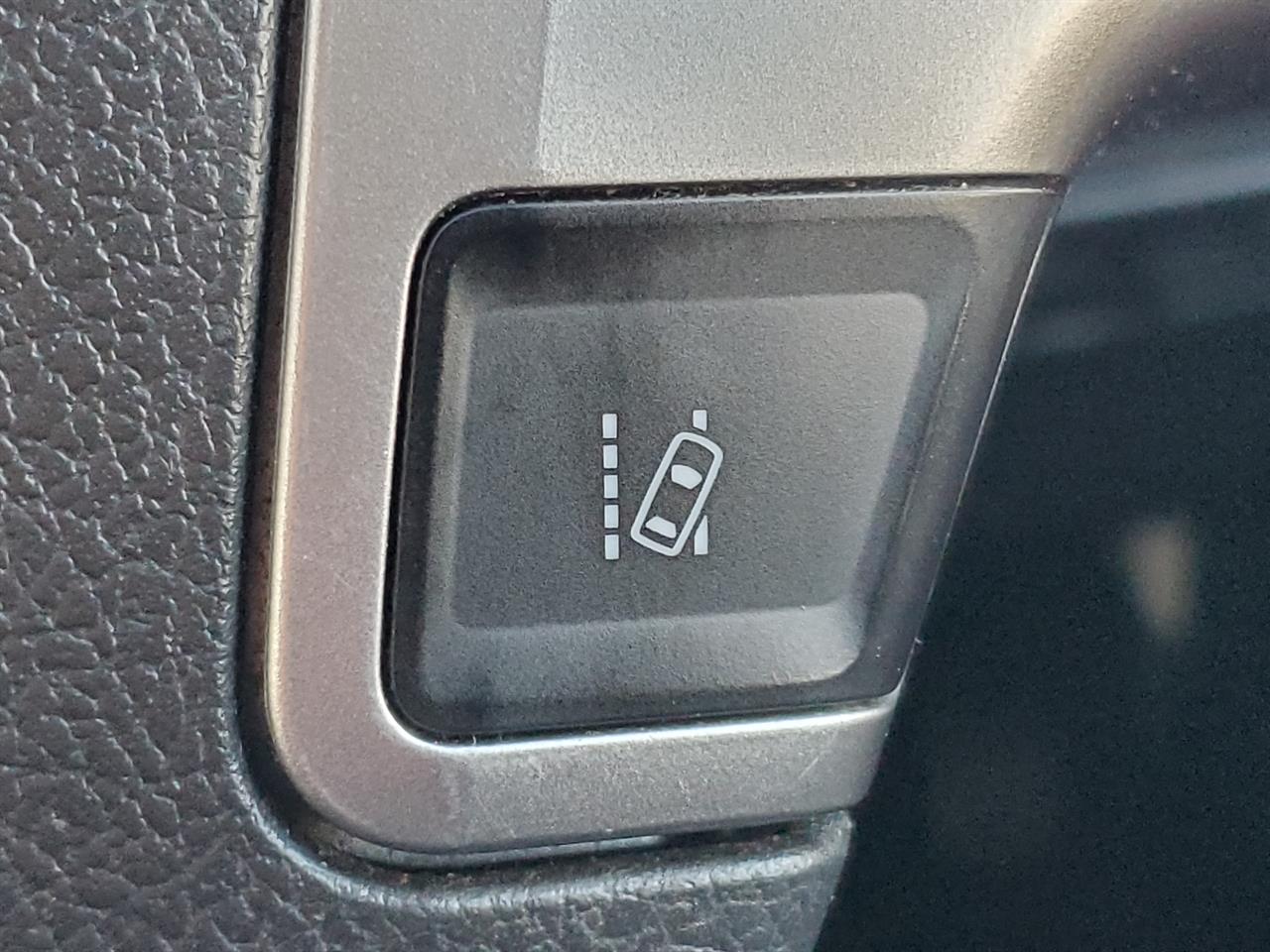 2020 Toyota Hiace thumbnail