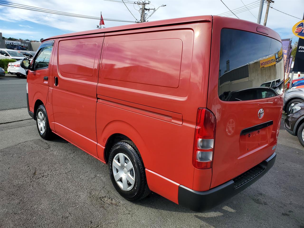 2020 Toyota Hiace thumbnail