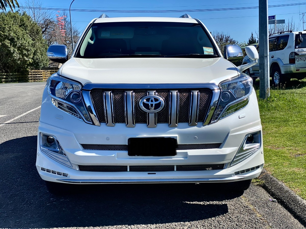 2017 Toyota Land thumbnail