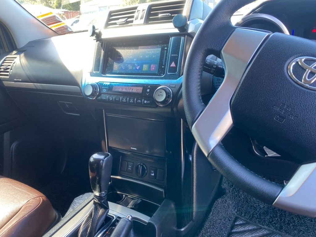 2017 Toyota Land thumbnail