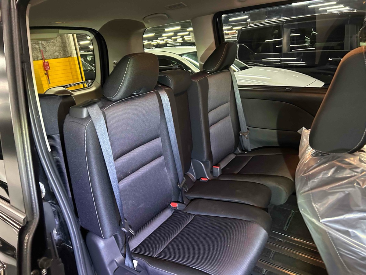 2016 Nissan Serena thumbnail