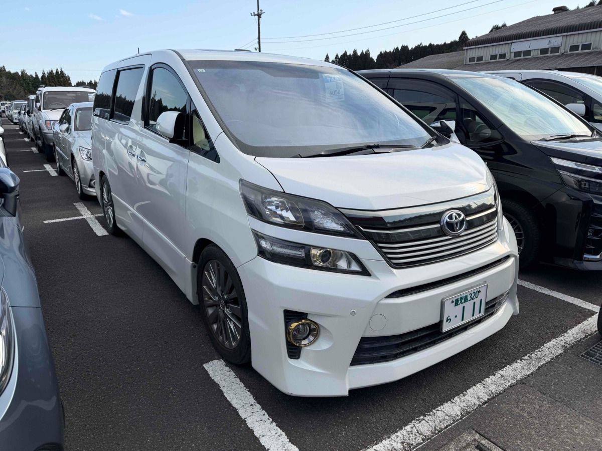 2013 Toyota Vellfire thumbnail