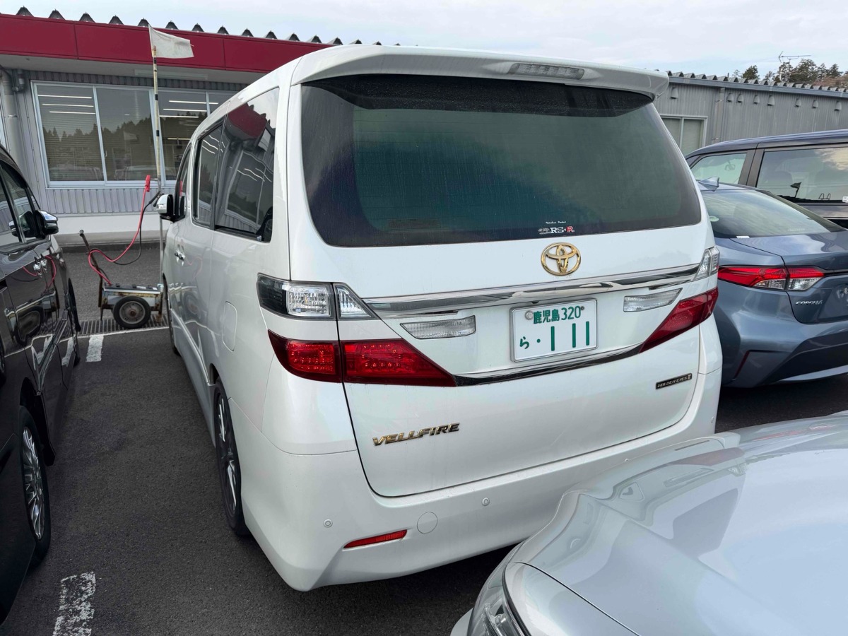 2013 Toyota Vellfire thumbnail