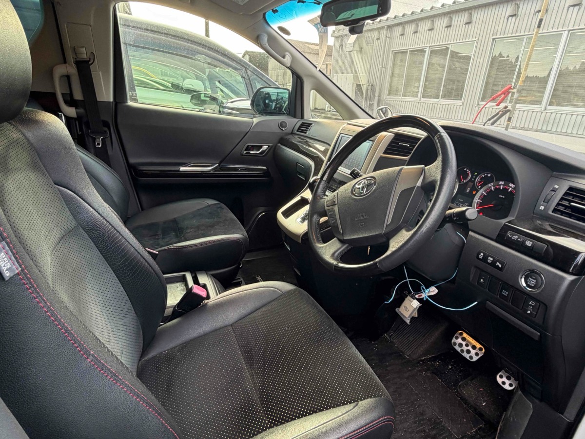 2013 Toyota Vellfire thumbnail