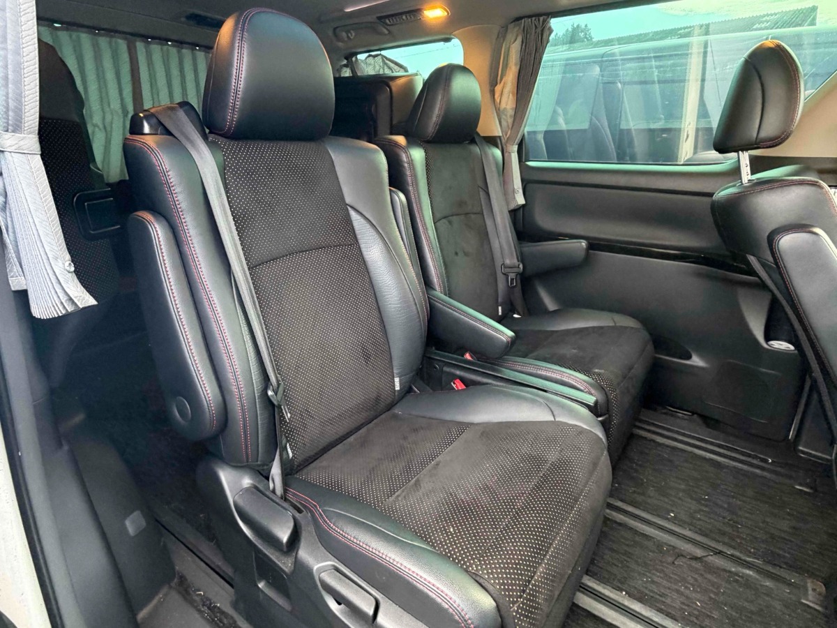 2013 Toyota Vellfire thumbnail