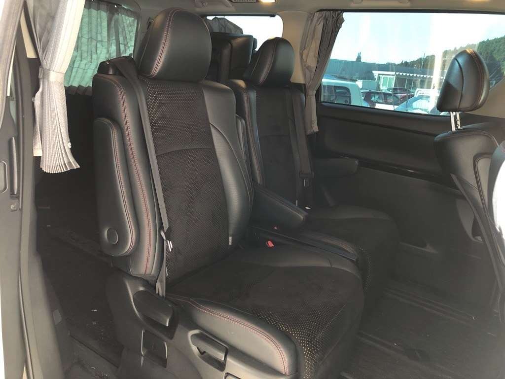 2013 Toyota Vellfire thumbnail