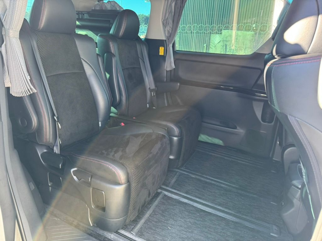 2013 Toyota Vellfire thumbnail