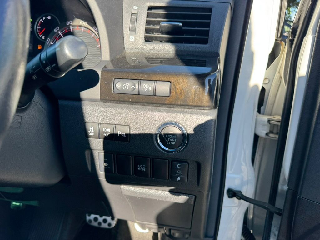 2013 Toyota Vellfire thumbnail