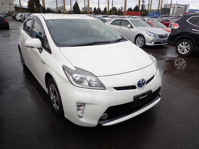 2013 Toyota Prius thumbnail