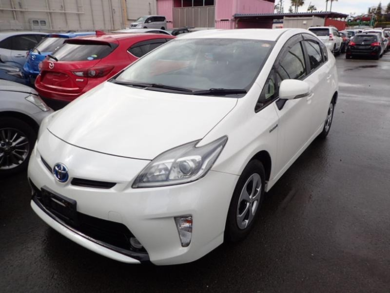 2013 Toyota Prius thumbnail