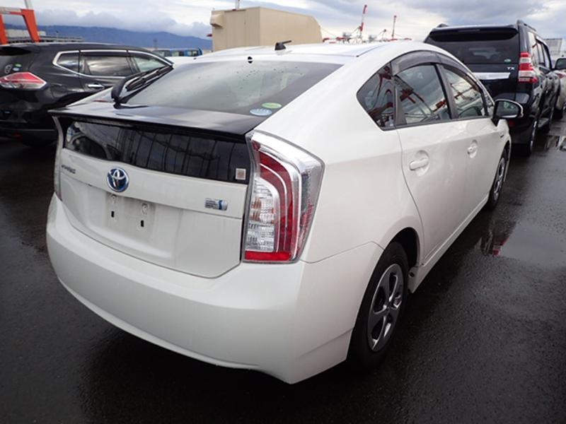 2013 Toyota Prius thumbnail