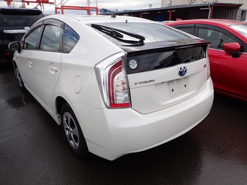 2013 Toyota Prius thumbnail