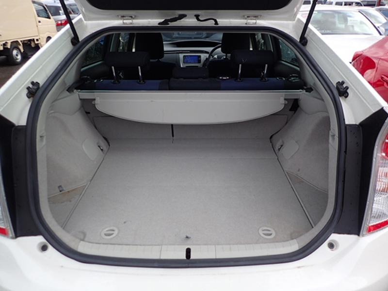 2013 Toyota Prius thumbnail