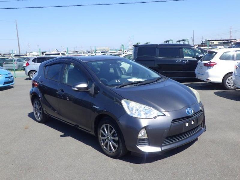 2013 Toyota Aqua thumbnail