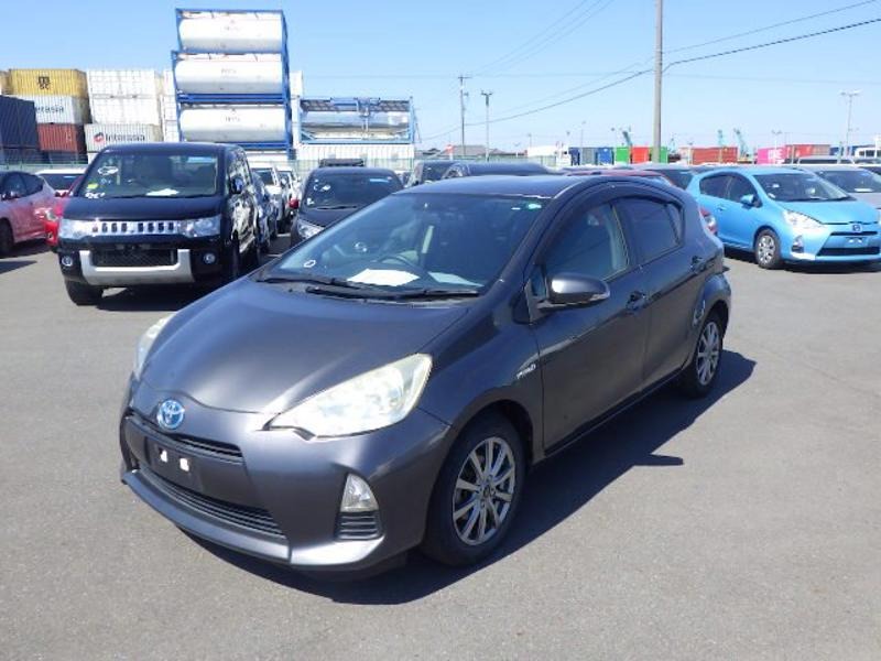 2013 Toyota Aqua thumbnail