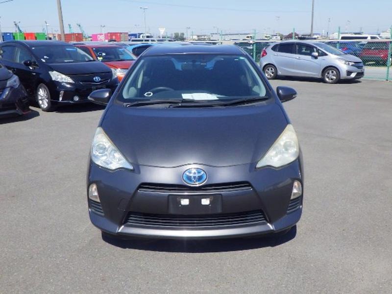 2013 Toyota Aqua thumbnail