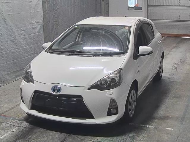 2014 Toyota Aqua thumbnail
