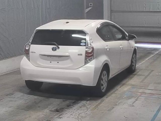 2014 Toyota Aqua thumbnail
