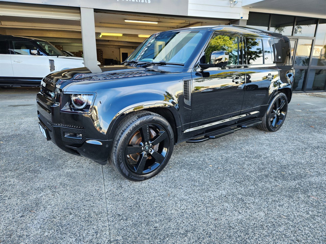 2023 Land Rover Defender thumbnail
