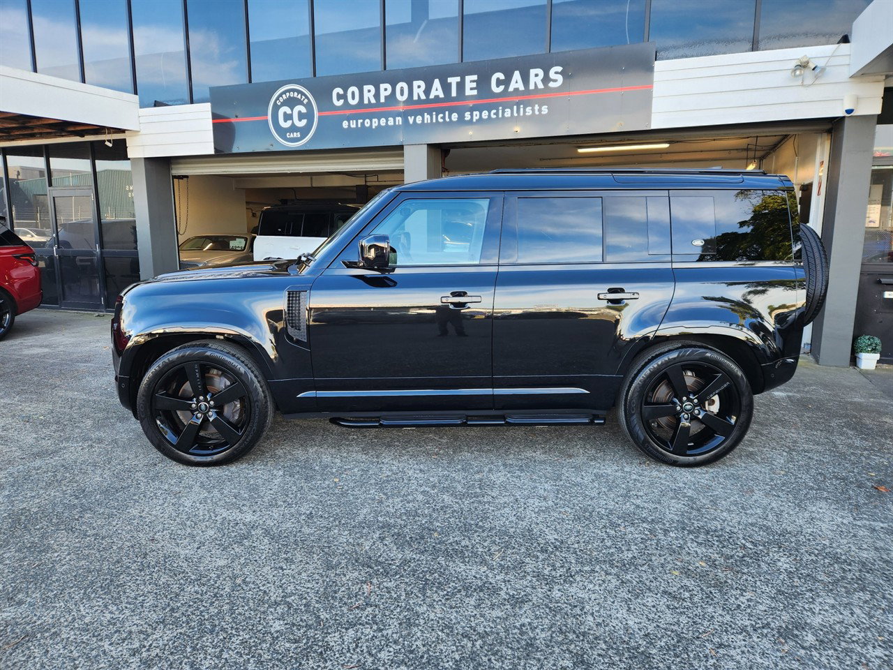 2023 Land Rover Defender thumbnail