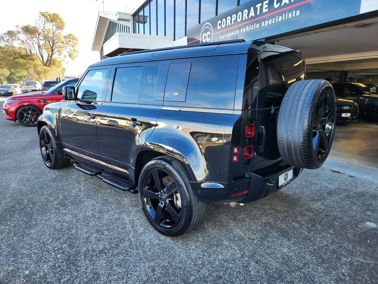 2023 Land Rover Defender thumbnail