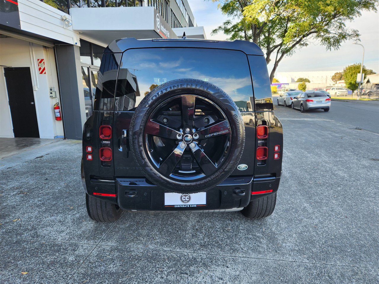 2023 Land Rover Defender thumbnail