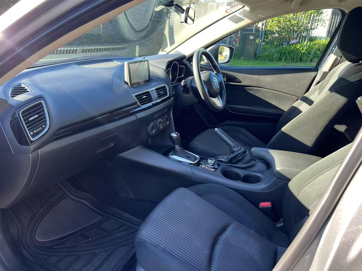 2014 Mazda Axela thumbnail