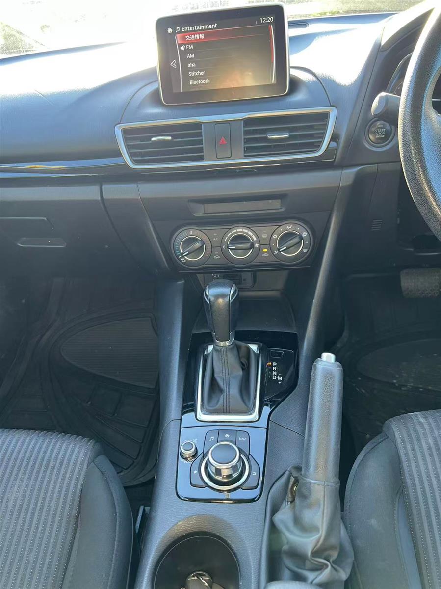 2014 Mazda Axela thumbnail