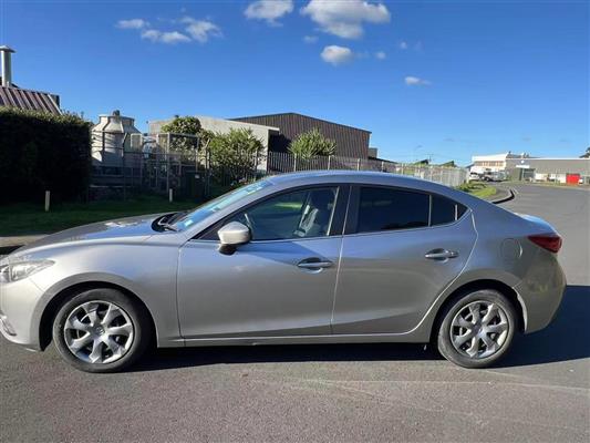 2014 Mazda Axela thumbnail