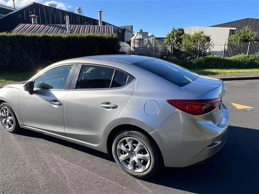 2014 Mazda Axela thumbnail