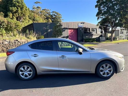 2014 Mazda Axela thumbnail