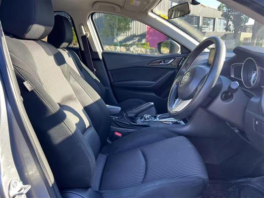 2014 Mazda Axela thumbnail